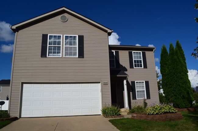 Building Photo - 8549 Hawthorn Hill