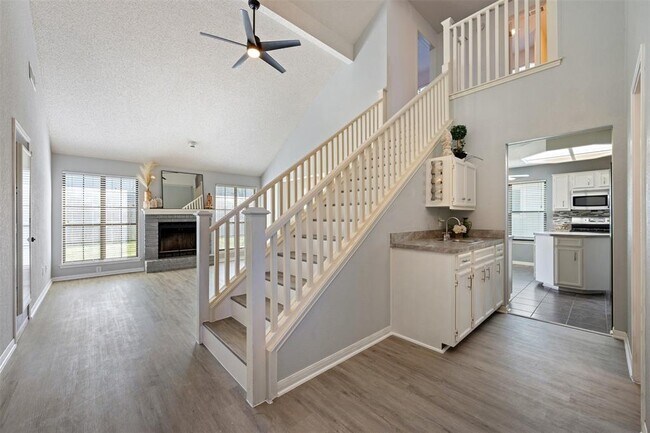 Building Photo - 2109 Boxwood Path