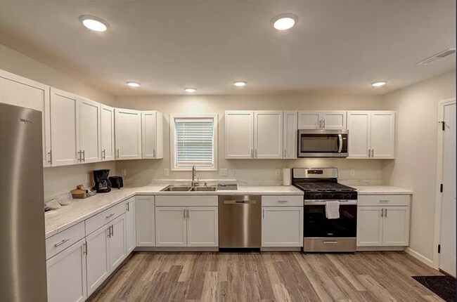 Building Photo - 10008 Aspen Ln