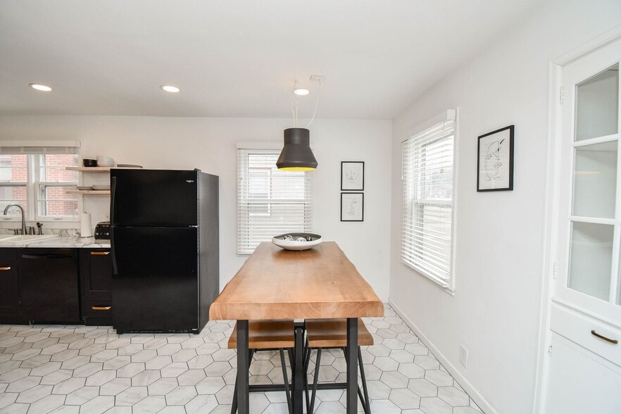 Building Photo - 2012 W 22nd St