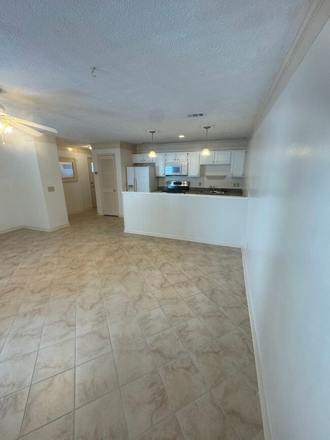 Building Photo - 6545 N Lagoon Dr