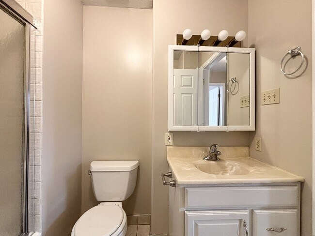 Building Photo - 1201 E 5600 S