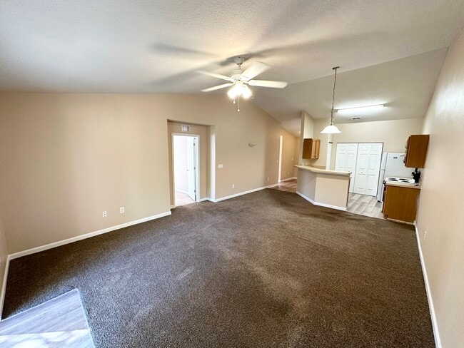 Building Photo - 23 Eton Ln