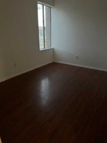 Building Photo - 2208 W Danbury Dr