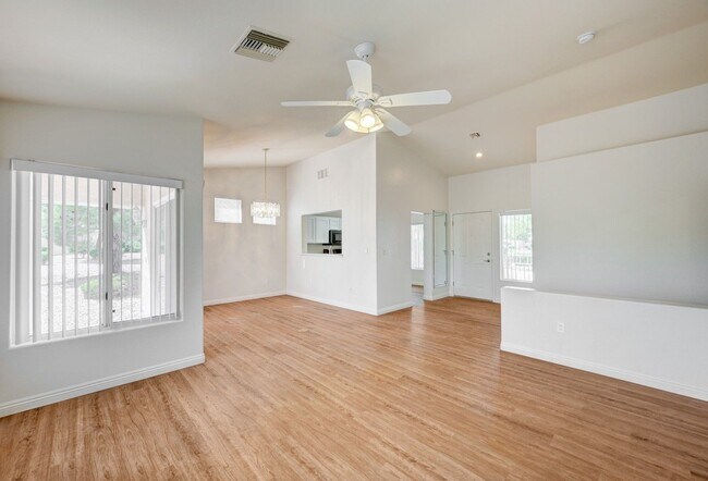 Building Photo - Charming 2 Bedroom, Single-Story Home in S...