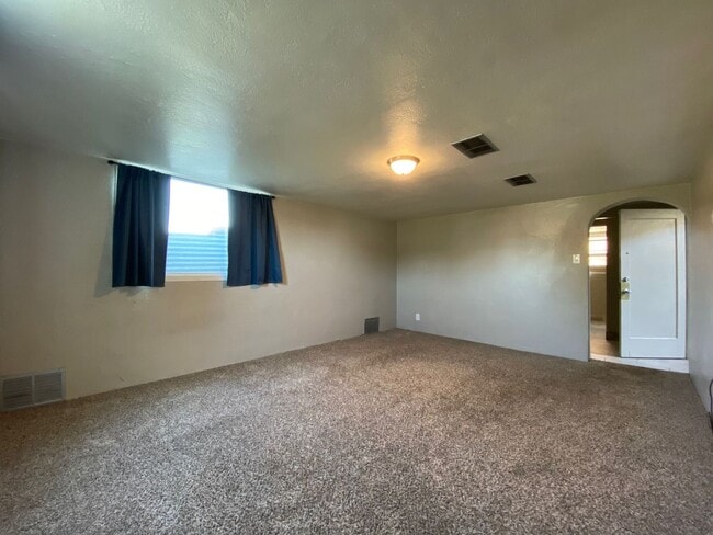 Building Photo - Nice Corner Lot