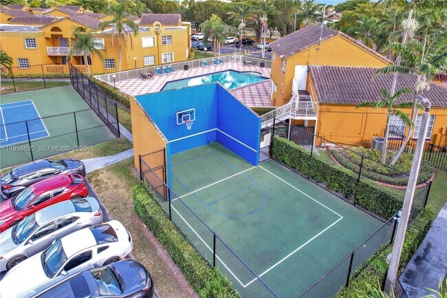 Building Photo - 9715 Fontainebleau Blvd