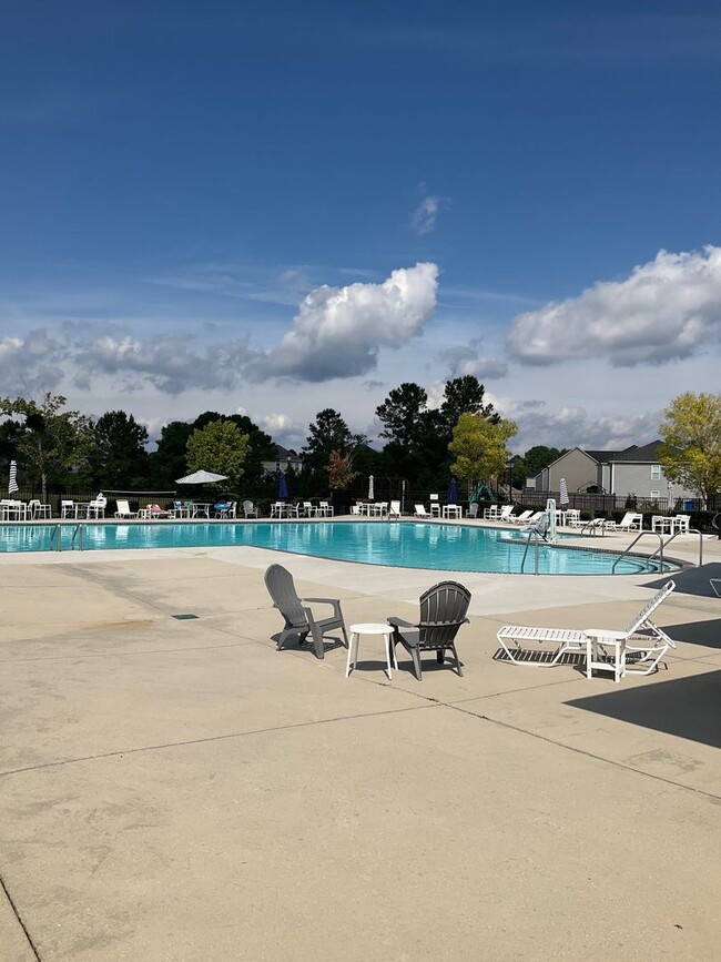 Building Photo - Welcome to this stunning townhouse in Leland, NC!