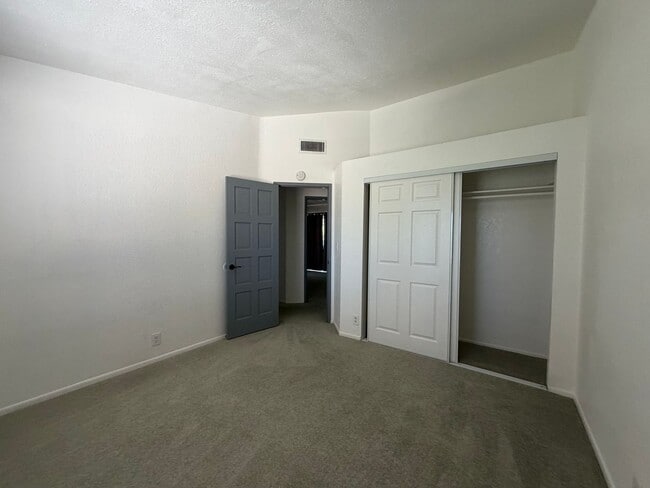 Building Photo - Beautiful 3 Bedroom House Located on Calico Lake
