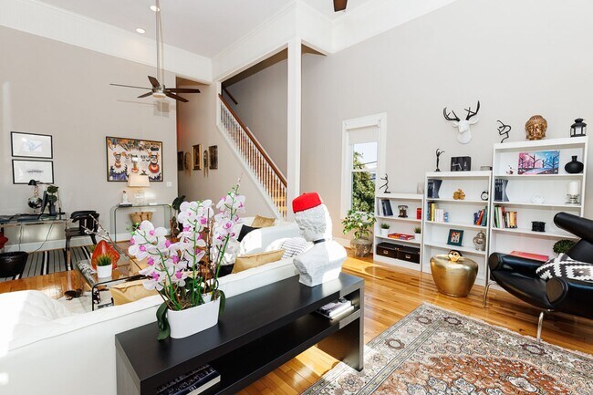Building Photo - 205 18th St SE