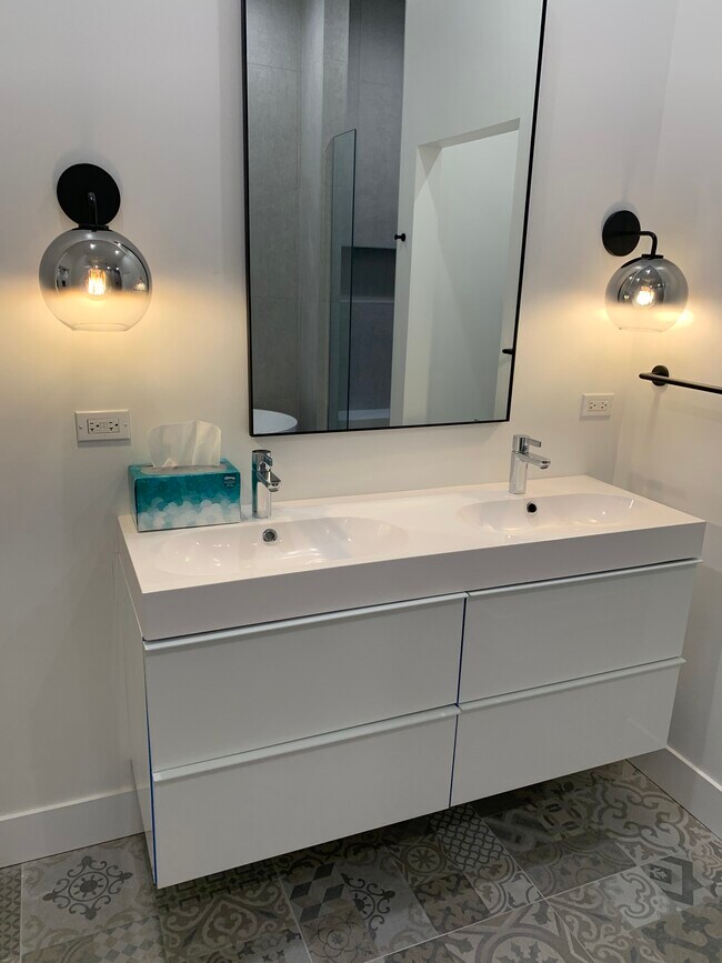 Double Vanity in Master - 18 W Ontario St