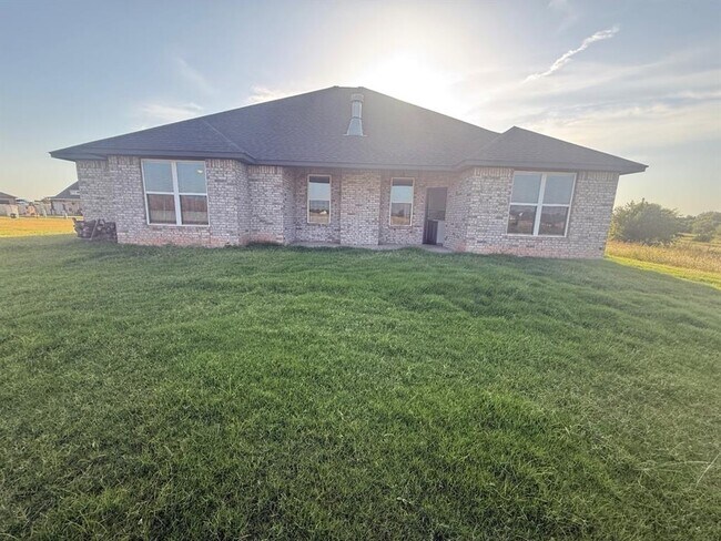 Building Photo - 9544 Monterey Dr