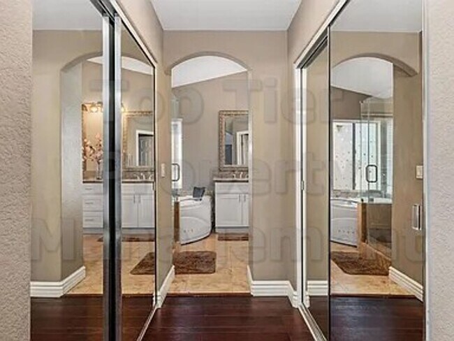 Building Photo - Luxurious 5-Bedroom Rancho Del Oro Home with Solar – Available Now!