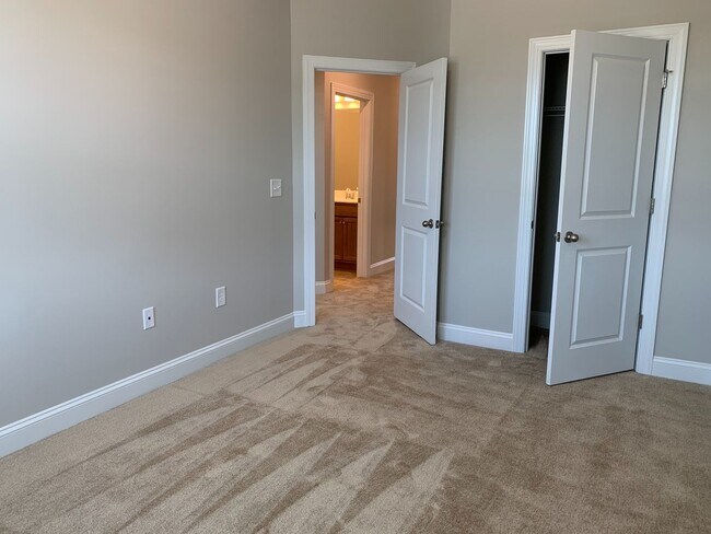 Building Photo - Gorgeous 4 Bedroom | 3.5 Bath Cary Townhom...