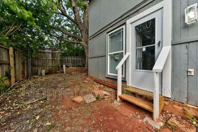 Building Photo - 6460 W Hefner Rd