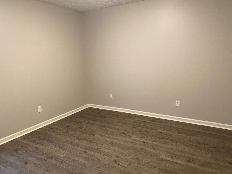 Building Photo - 18 Countryside Dr