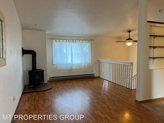 Building Photo - 2 br, 1 bath House - 2200 Garland #34