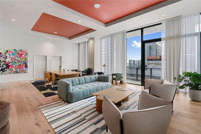 Building Photo - 11 NE 6th St