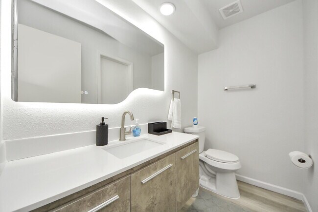 Building Photo - 6710 Biggs Ct