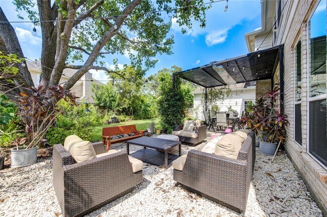 Building Photo - 5222 Summer Snow Dr