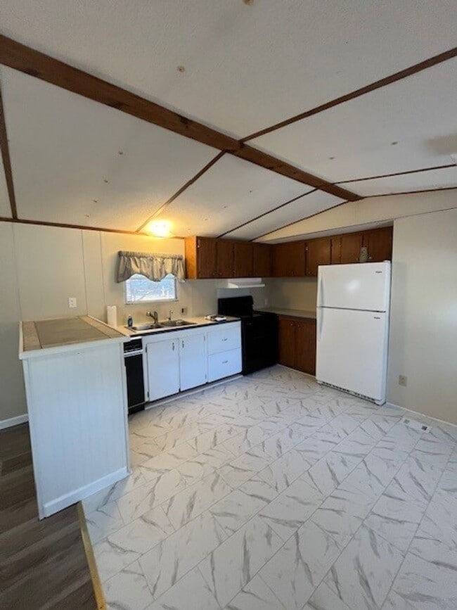 Building Photo - Welcome to this charming 2-bedroom, 1.5-bathroom home located in the desirable area of Leland, NC