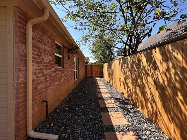 Building Photo - 2143 Gilford St