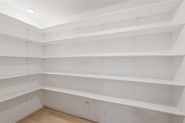 Building Photo - 6809 Lunar Dr