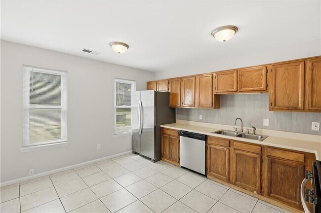 Building Photo - 3447 Kingswood Run