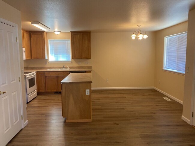 Building Photo - CP617/619