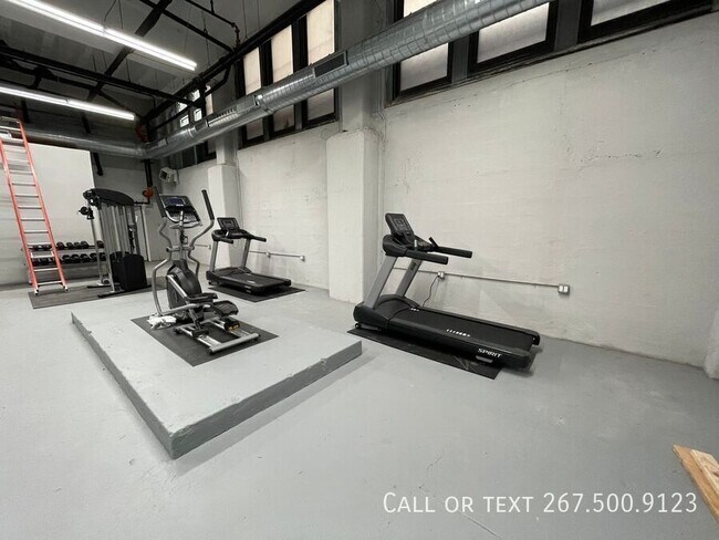 Building Photo - 1501 S. 17th-B112