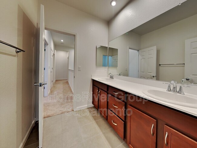 Building Photo - 1169 Knox Way