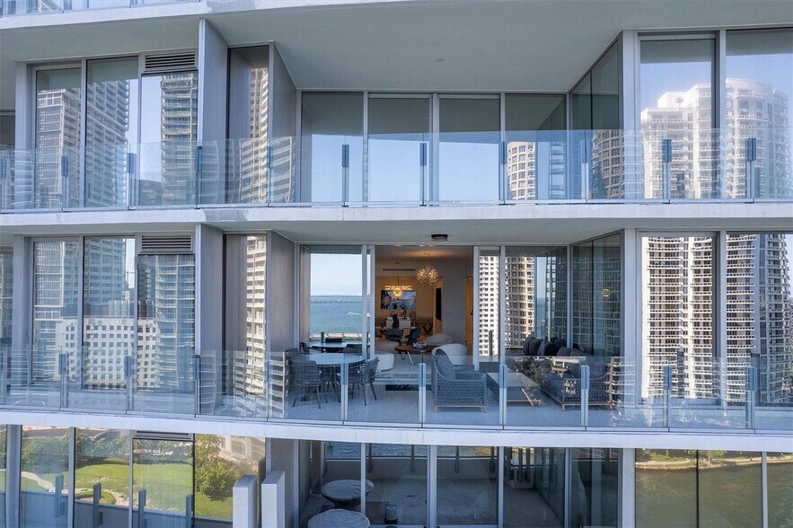 Building Photo - 300 Biscayne Boulevard Way