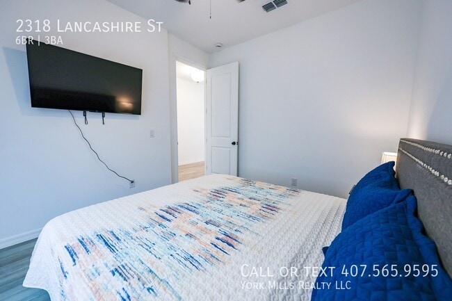 Building Photo - 2318 Lancashire St