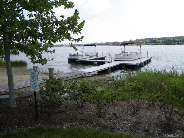 Building Photo - 26384 Island Lake Dr