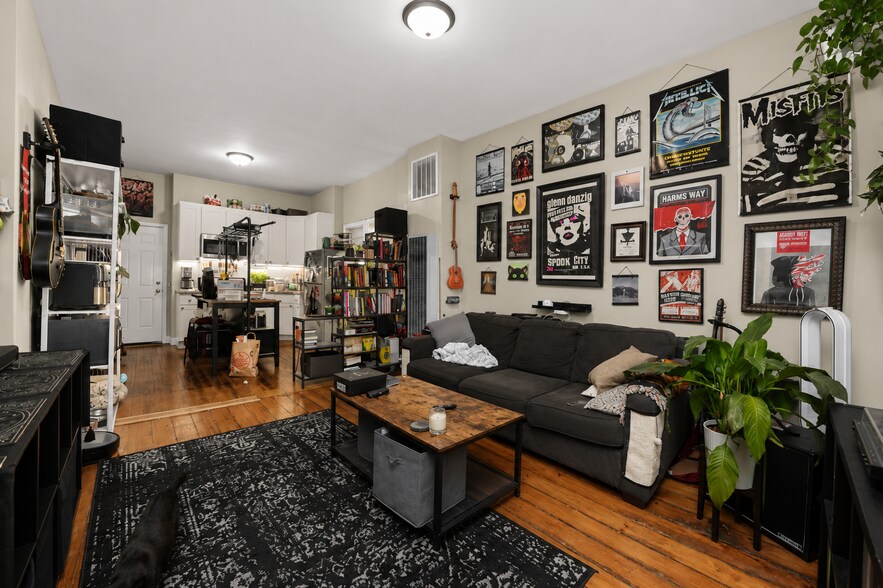 2R Kitchen and LR - 1508 N Artesian Ave