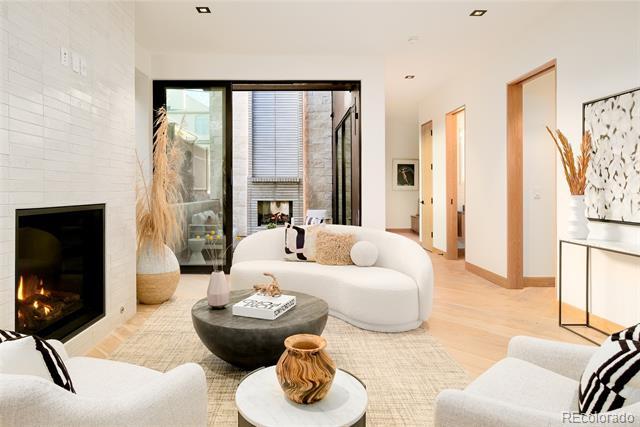 Building Photo - 332 Steele St