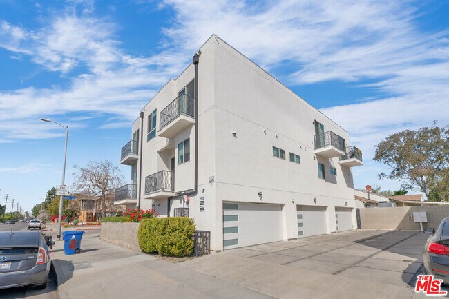Building Photo - 6002 Klump Ave