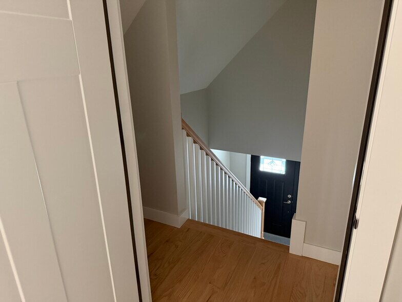 Building Photo - 18 S Main St