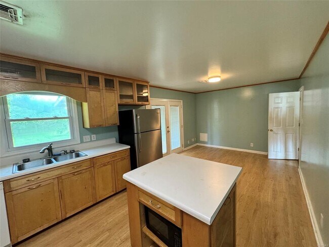 Building Photo - 114 Jackson St