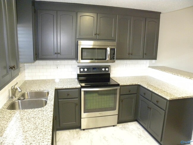 Building Photo - 258 Mountain Creek Dr