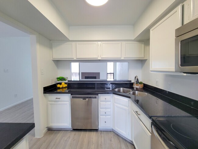 Building Photo - 755 Bering Dr