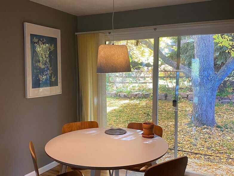 Kitchen breakfast area - 5292 Idylwild Trl