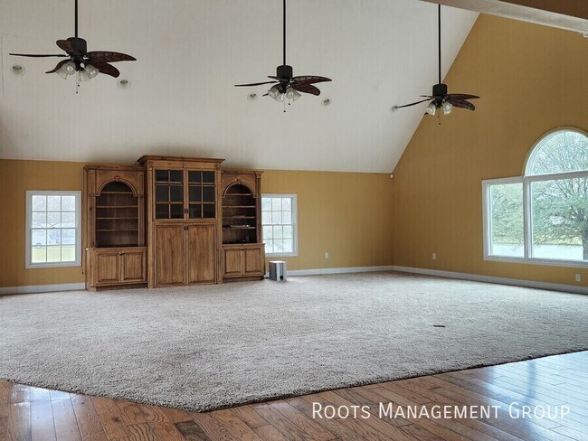 Building Photo - 387 Webster Rd