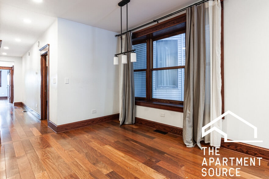 Building Photo - 1019 W Oakdale Ave