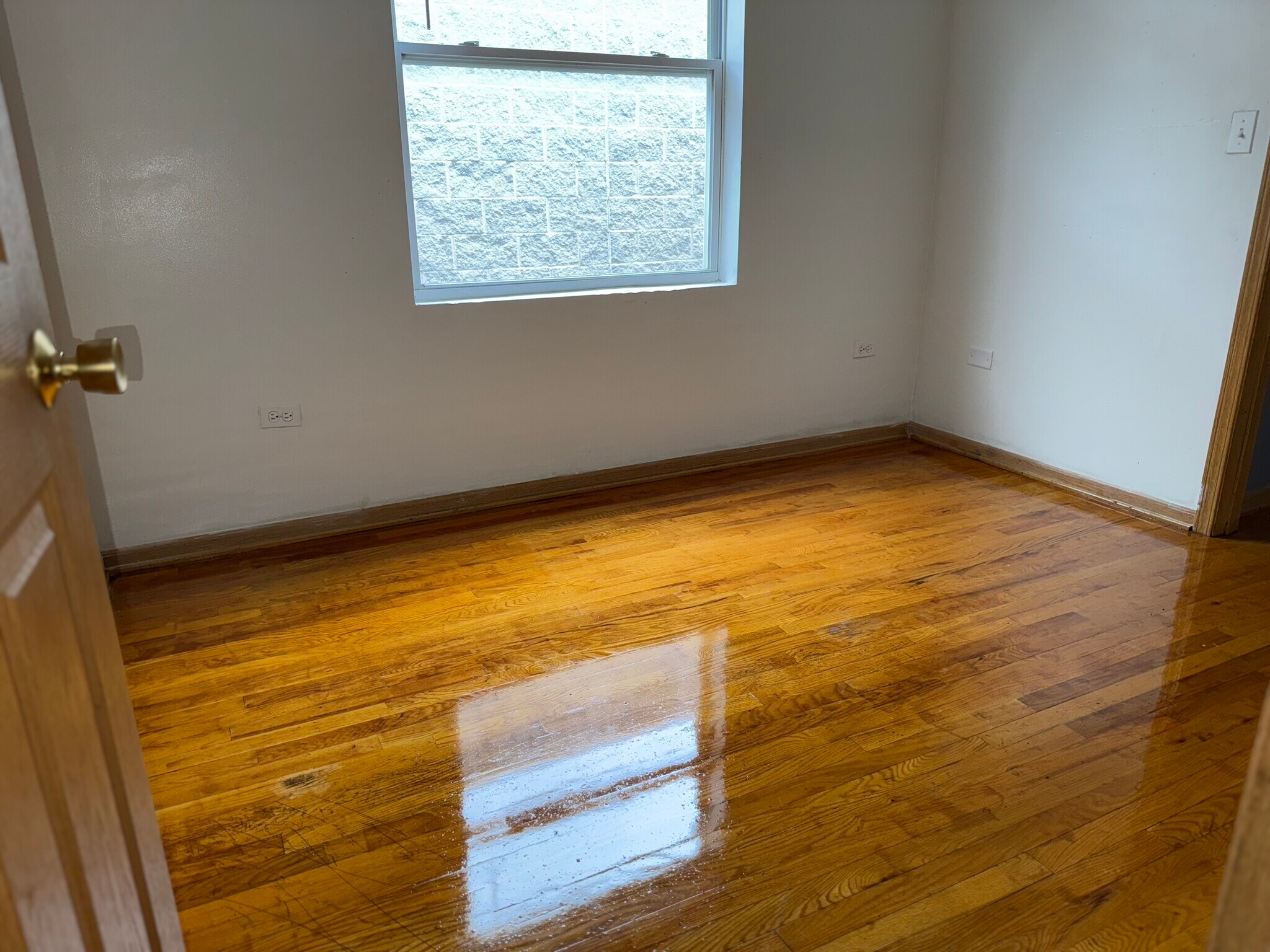 Building Photo - 1325 S Karlov Ave