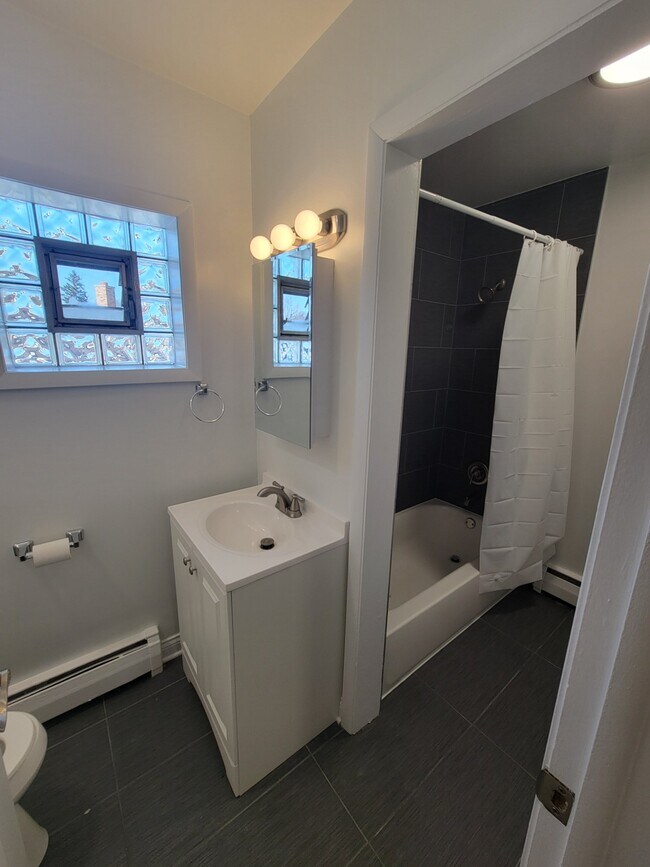 Building Photo - 470 St Moritz Dr
