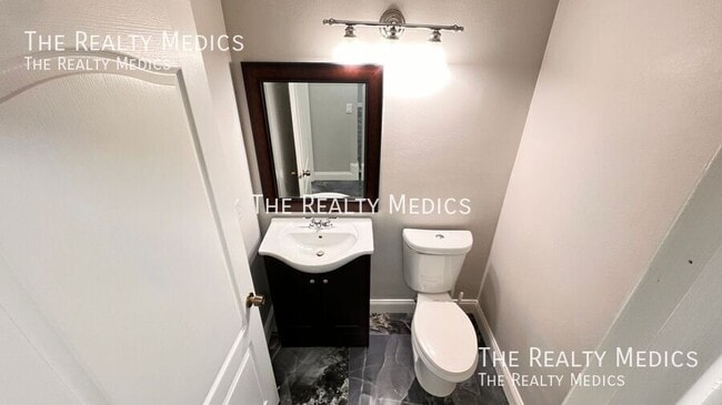 Building Photo - 430 Red Coat Ln