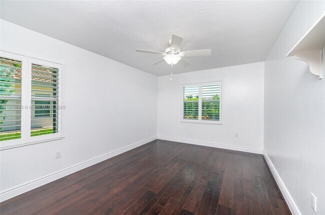 Building Photo - 721 NW 193rd Ave