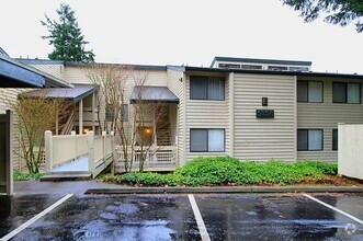 Building Photo - Beautiful 2 Bed 2.5 Bath Townhome in Redmond