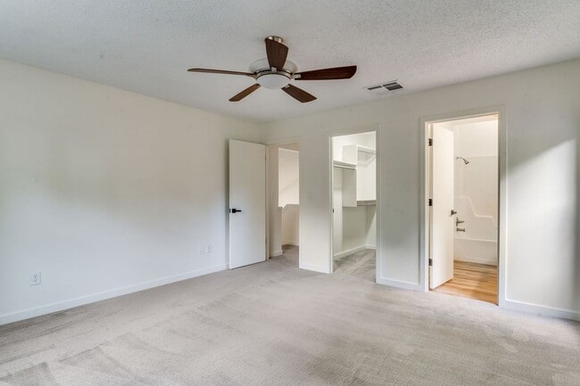 Building Photo - Completely renovated 4 bedroom, 3 bathroom...